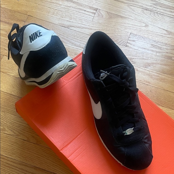 Nike Classic Black and White Sneakers mens size 13 Cortez - Picture 4 of 4